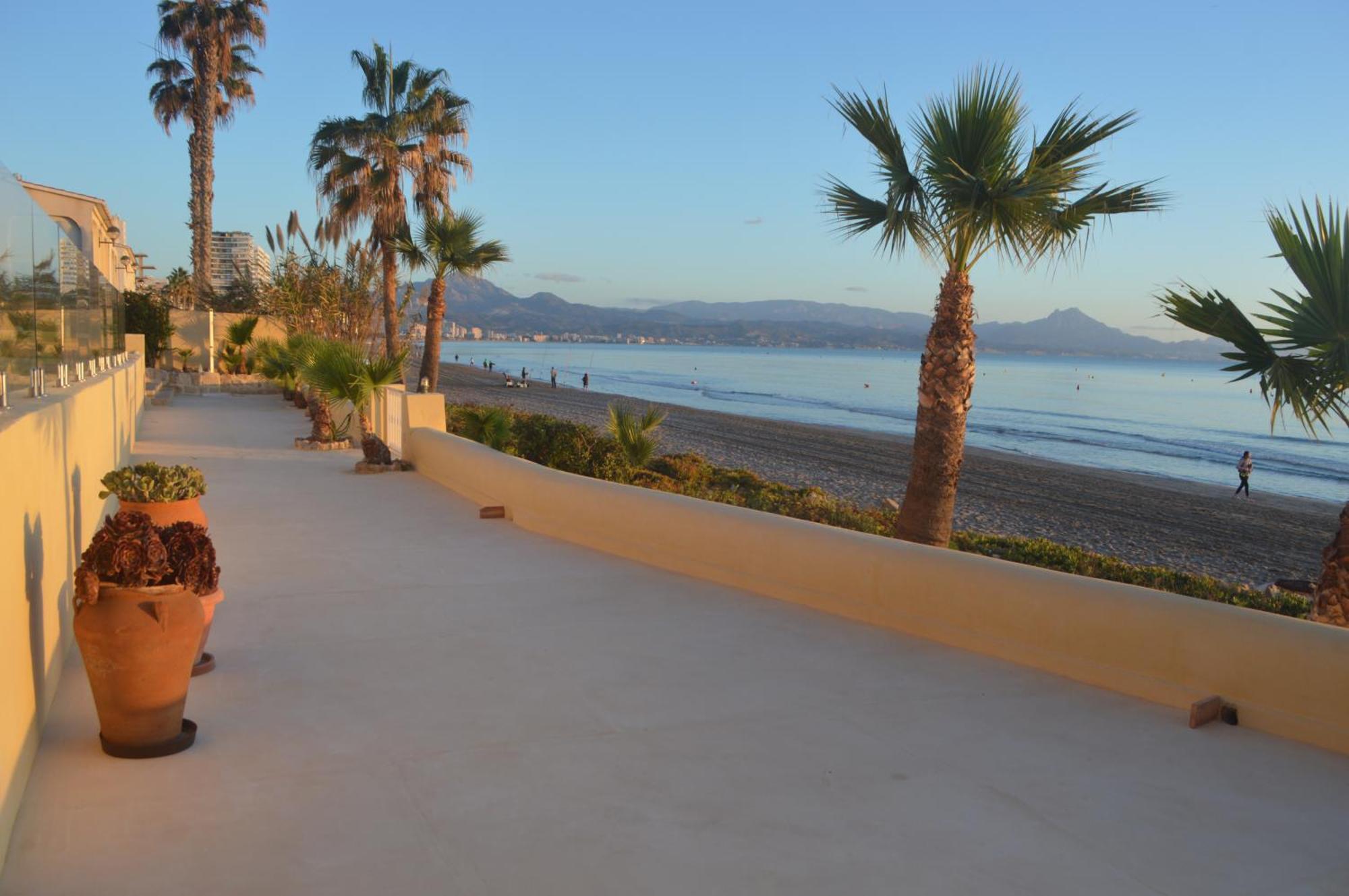 Espectacular Apartamento A Pie De Playa En Chalet Roquetes Alicante Bagian luar foto