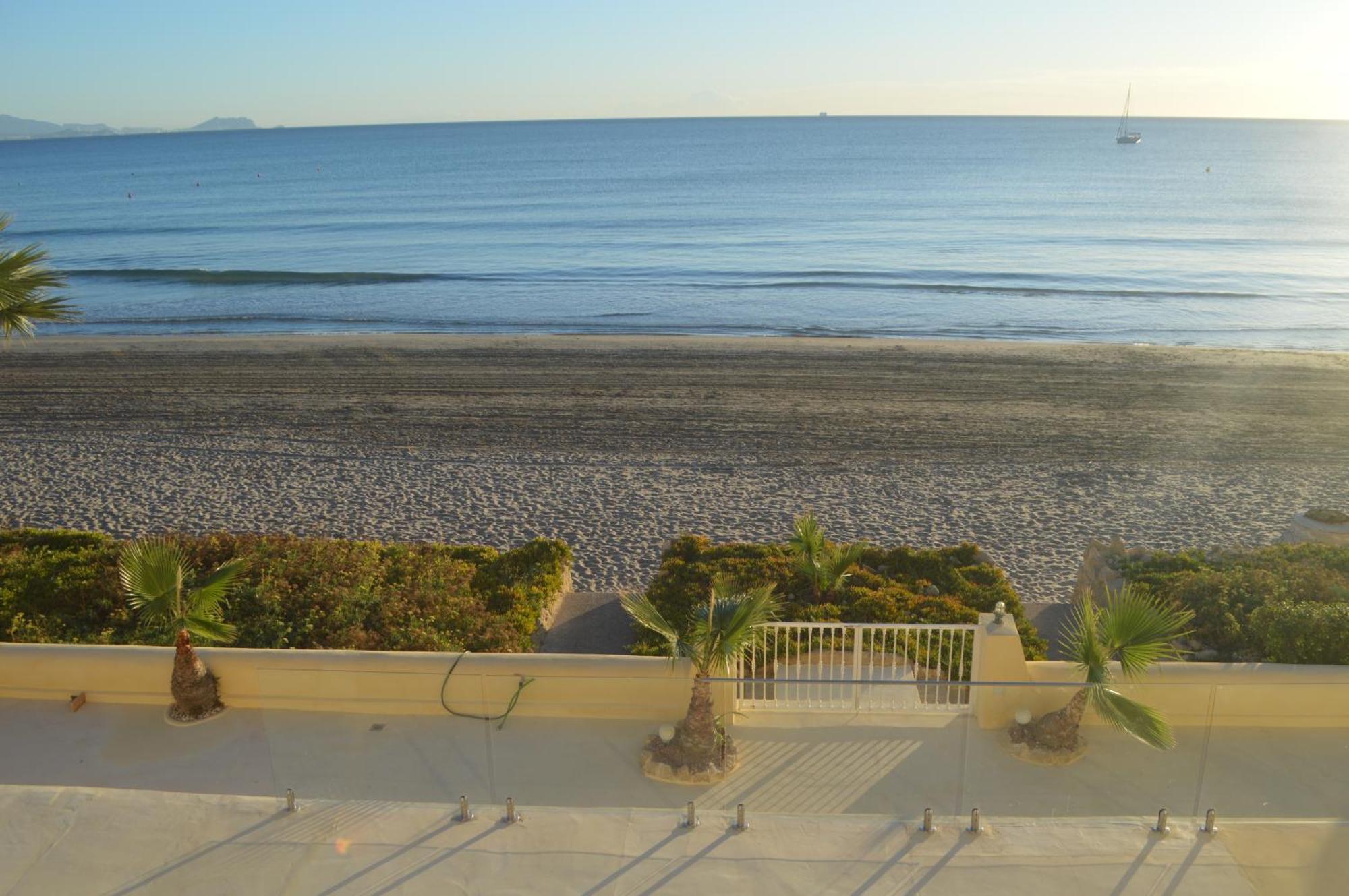 Espectacular Apartamento A Pie De Playa En Chalet Roquetes Alicante Bagian luar foto